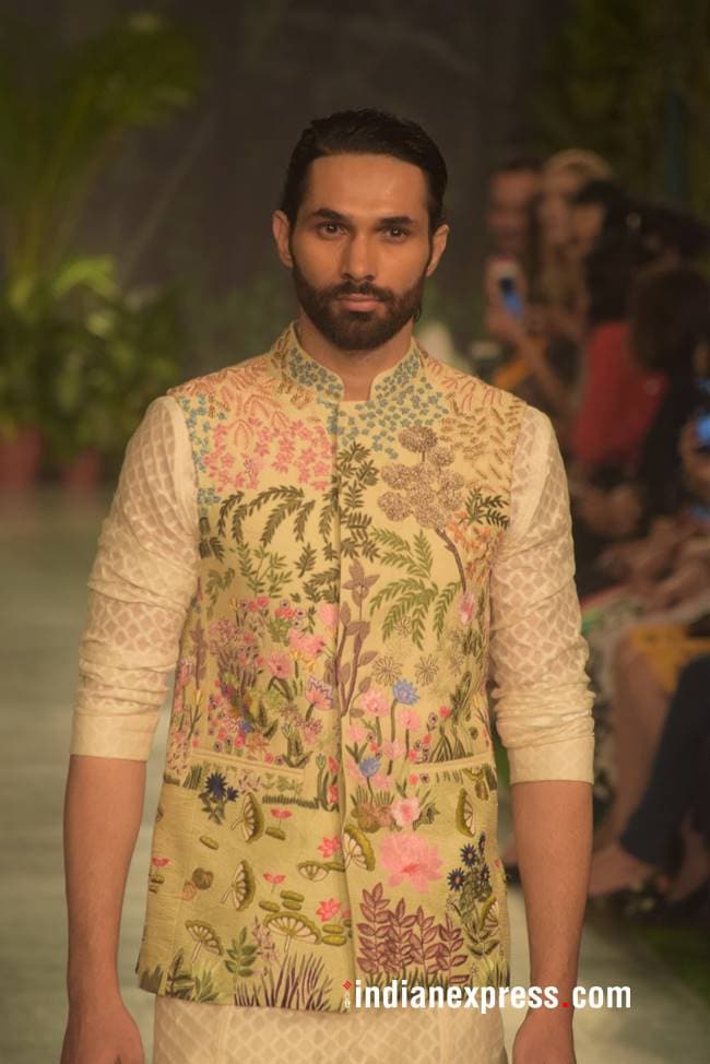 Indian Couture Week 2018, Indian Couture Week Rahul Mishra collection, ICW 2018, ICW rahul mishra collection, rahul mishra bridal couture, rahul mishra bridal outfits price, indian express, indian express news