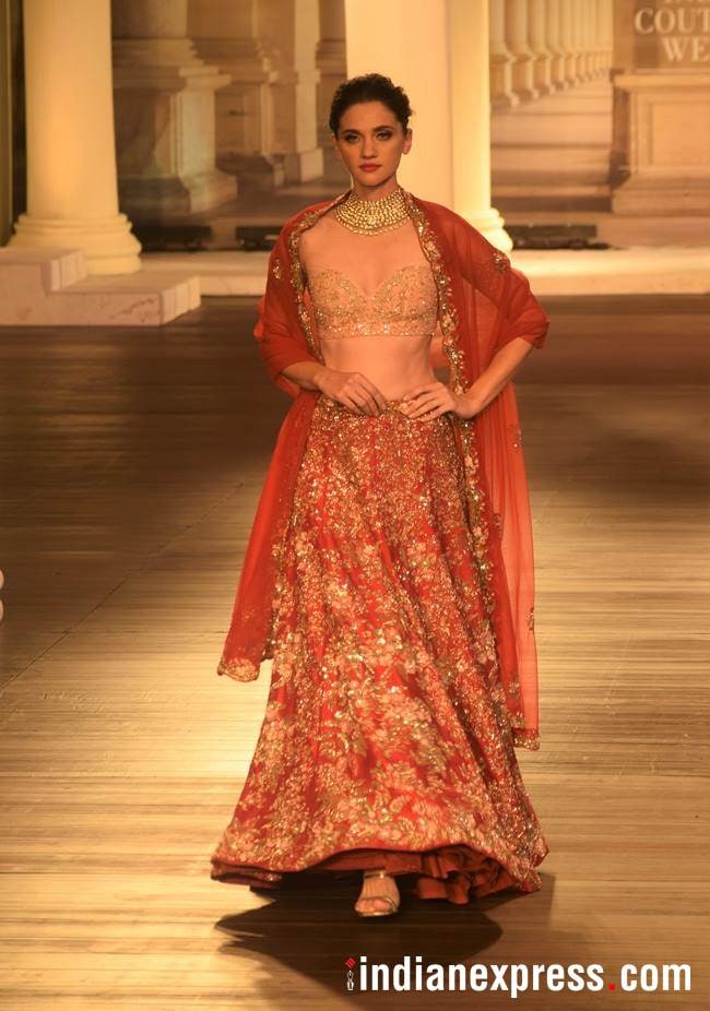 Kiara Advani, india couture week 2018, Kiara Advani india couture week 2018, Shyamal and Bhumika, celeb fashion, bollywood fashion, indian express, indian express news