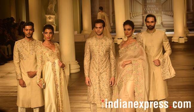 Kiara Advani, india couture week 2018, Kiara Advani india couture week 2018, Shyamal and Bhumika, celeb fashion, bollywood fashion, indian express, indian express news