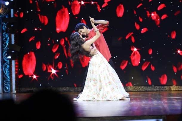 dhadhak stars ishaan khatter and janhvi kapoor photo