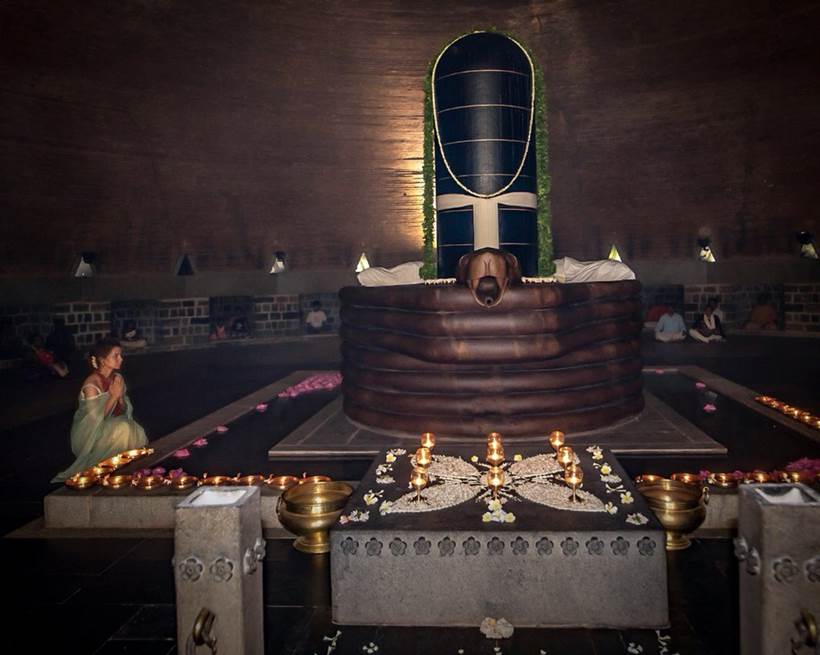 Kangana Ranaut Adishakti Ashram Coimbatore photos