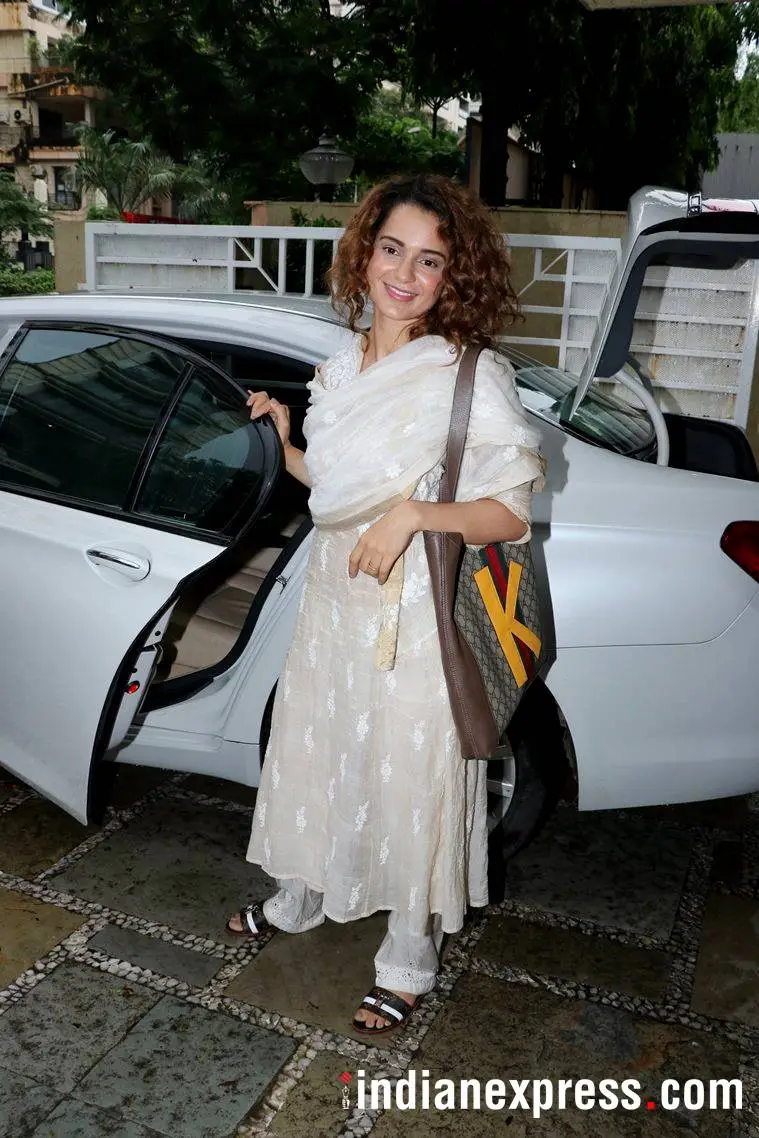 Deepika Padukone's handbag collection : r/BollywoodFashion