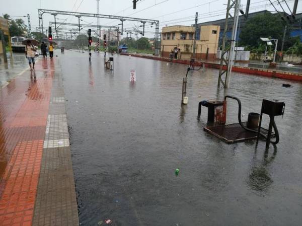 Kerala drowns in heavy monsoon shower, IMD says more rain to come
