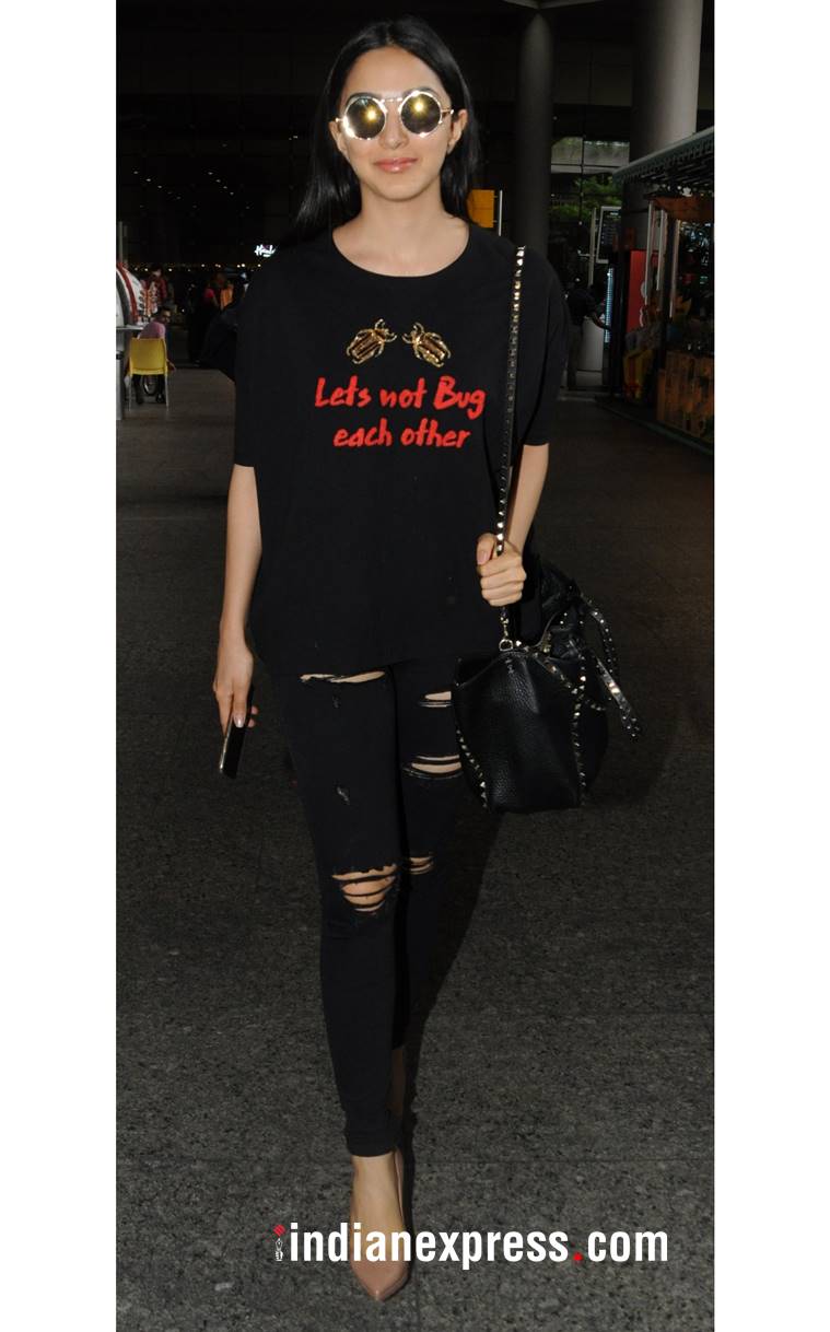 kiara advani, kiara advani latest photos, kiara advani fashion, kiara advani airport look, kiara advani airport style, kiara advani lettered tees, indian express, indian express news