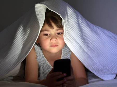 digital behaviour, digital detox, social media, social media pressure, social media impact on kids, express parenting