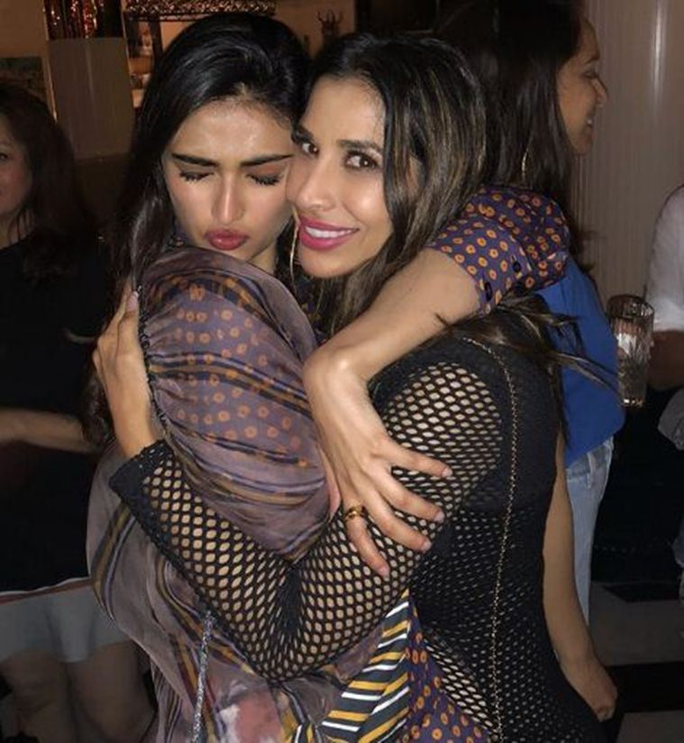 athiya shetty at kriti sanon birthday party 