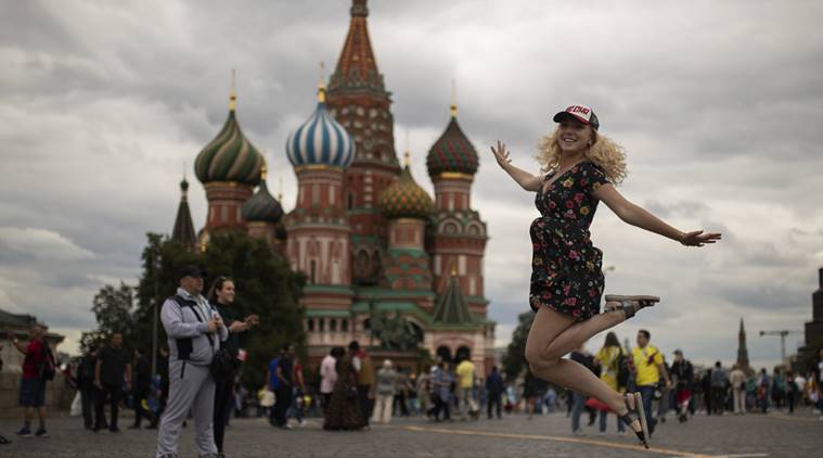 Crowds in Moscow make Qatar rethink 2022 World Cup plans