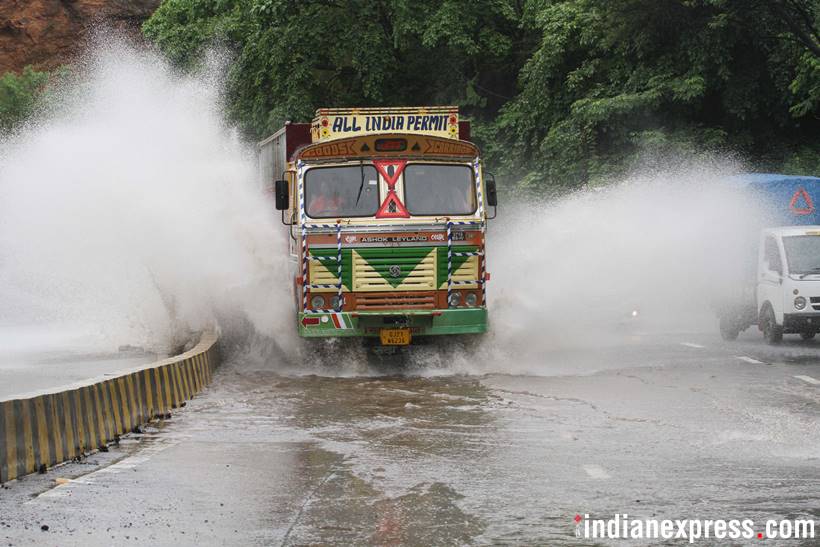 Heavy rains continue to lash Mumbai