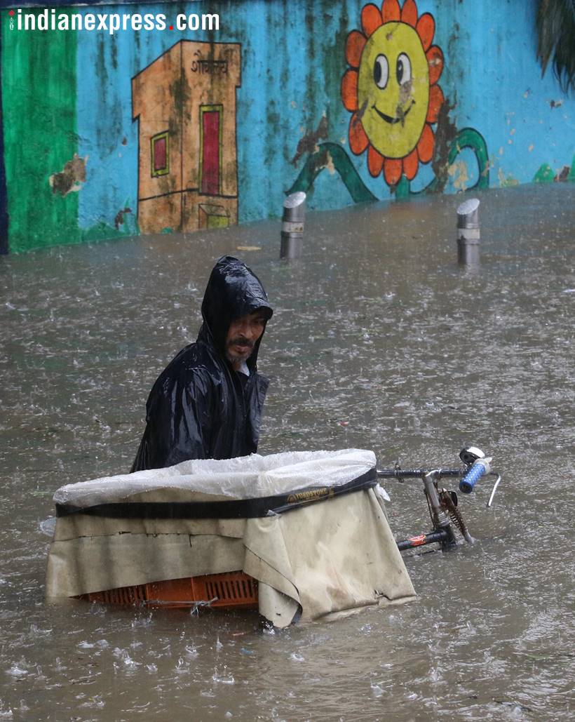 Heavy rains continue to lash Mumbai
