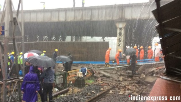 Part of Mumbai's Andheri bridge collapses, at least five injured