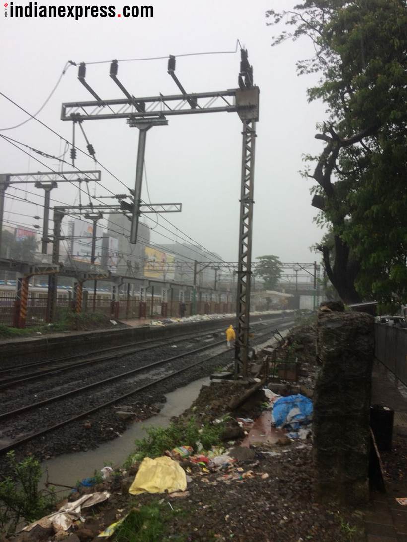 Part of Mumbai's Andheri bridge collapses, at least five injured
