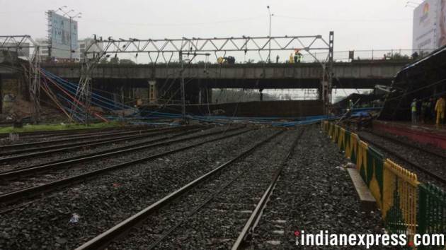 Part of Mumbai's Andheri bridge collapses, at least five injured