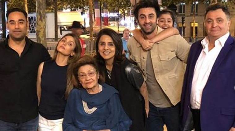 Ahead of Neetu Kapoor's birthday, Ranbir Kapoor jets off to London to  surprise her - See photos