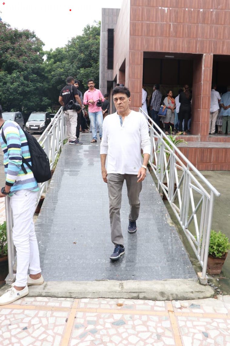 celebrities at rita bhaduri funeral