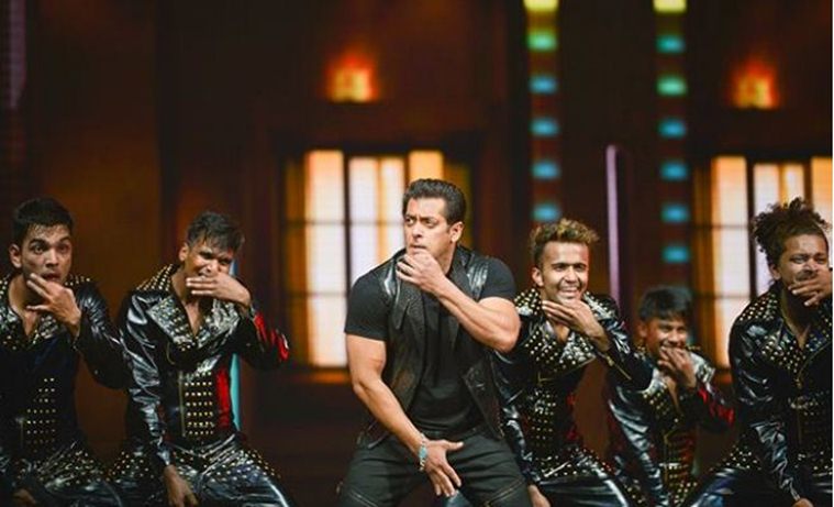 Dabangg Reloaded Salman Khan Katrina Kaif And Jacqueline Fernandez Bring The House Down In