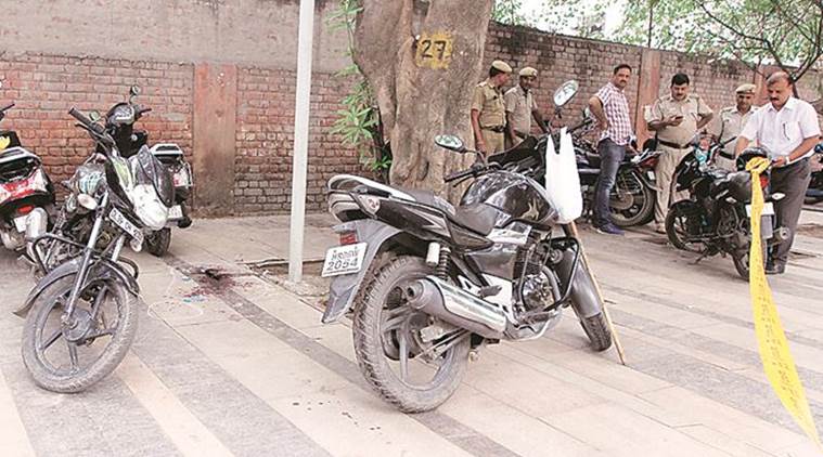delhi shooting, delhi collection agent shot at, delhi crime, delhi man shot, delhi police, delhi yusuf sarai market, delhi news