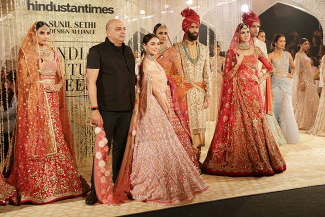 Indian Couture Week 2018, icw 2018, Indian Couture Week 2018 showstoppers, Kareena Kapoor Khan icw, Kiara Advani icw, Shilpa Shetty Kundra Amit Aggarwal, Aditi Rao Hydari Tarun Tahiliani, Kangana Ranaut Anju Modi, indian express, indian express news