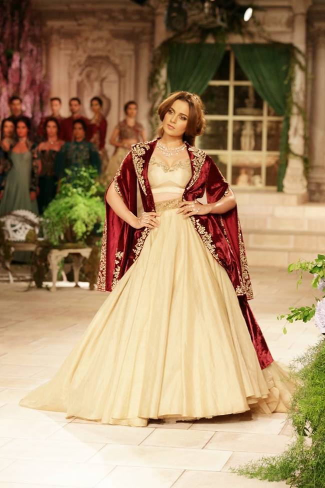 Indian Couture Week 2018, icw 2018, Indian Couture Week 2018 showstoppers, Kareena Kapoor Khan icw, Kiara Advani icw, Shilpa Shetty Kundra Amit Aggarwal, Aditi Rao Hydari Tarun Tahiliani, Kangana Ranaut Anju Modi, indian express, indian express news