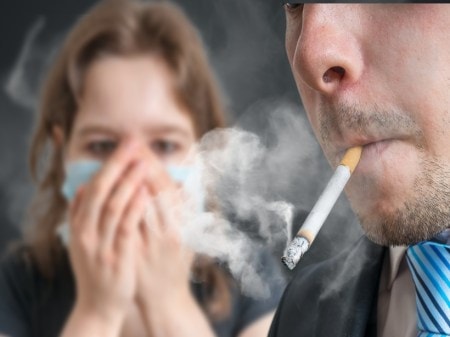 Passive smoking is risky! (Photo: Getty Images)