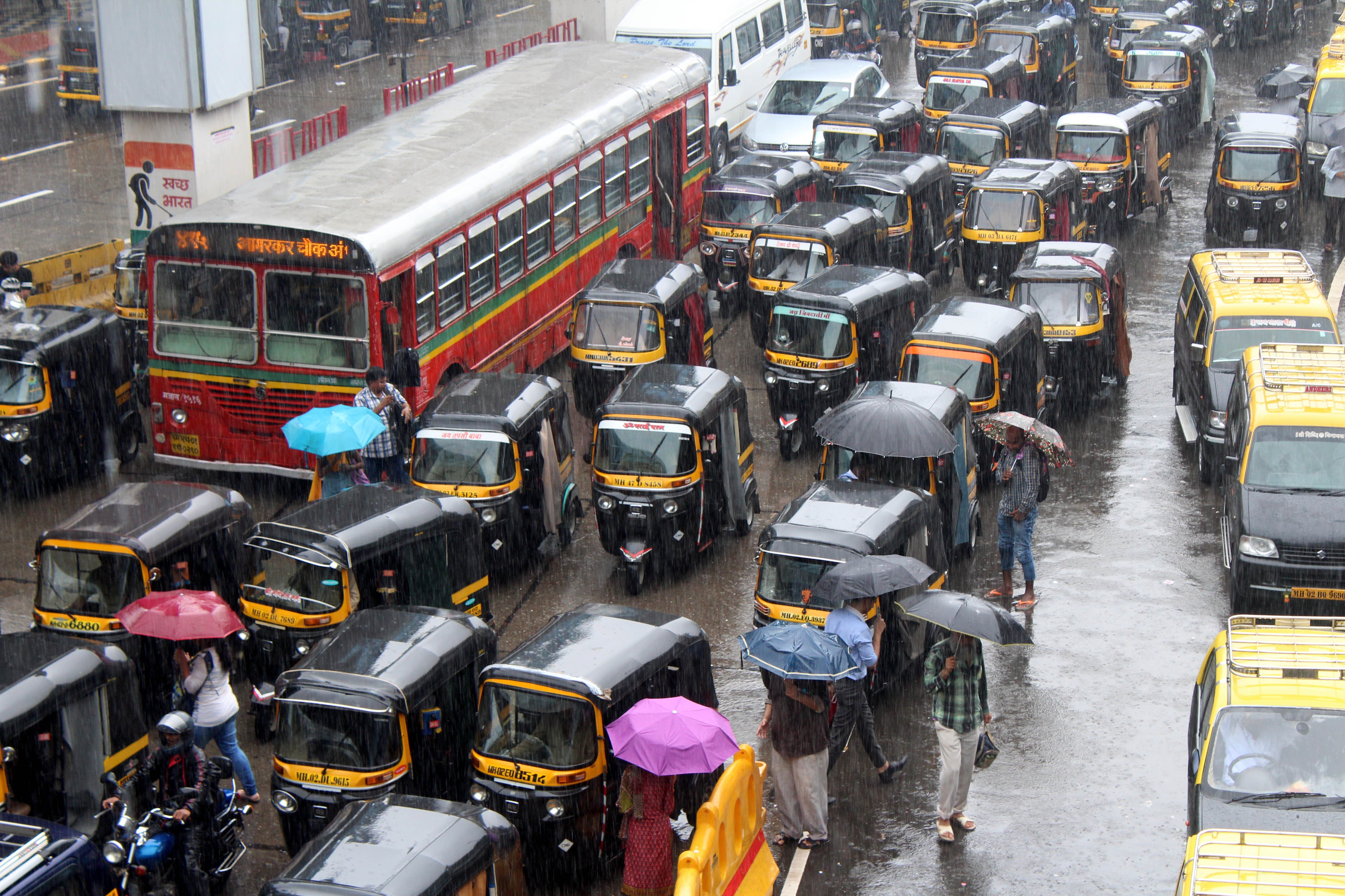 Heavy rains continue to lash Mumbai
