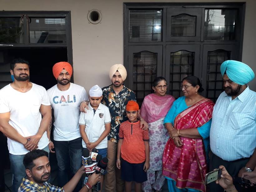 diljit dosanjh with sandeep singh family
