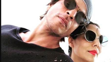 Shah Rukh Khan is all hearts for wife Gauri, shares selfie on Twitter