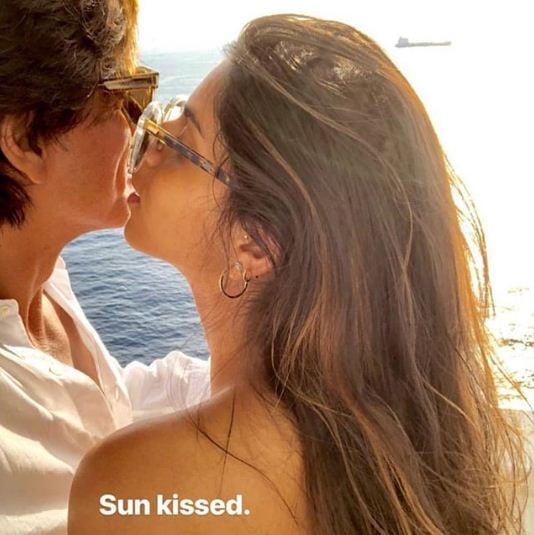   photos of shah rukh khan with suhana khan [19659004] Shah Rukh Khan shared the beautiful picture on his Instagram story. </span><br />
<span clbad=