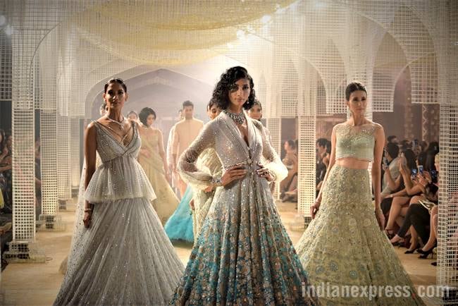 Aditi Rao Hydari, Tarun Tahiliani, India Couture Week, Tarun Tahiliani India Couture Week 2018, Aditi Rao Hydari fashion show, Aditi Rao Hydari Tarun Tahiliani, indian express lifestyle