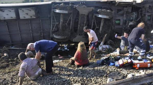 Turkey derailment: At least ten killed, 73 wounded as train destined to Istanbul derails