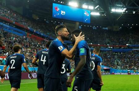 Soccer Football - World Cup - Semi Final - France v Belgium - Saint Petersburg Stadium, Saint Petersburg, Russia - July 10, 2018  France's Samuel Umtiti celebrates scoring their first goal with Olivier Giroud   REUTERS/Lee Smith     TPX IMAGES OF THE DAY