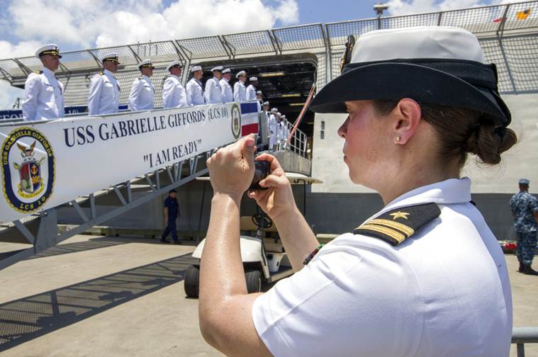 US Navy now allows women to wear ponytails, lock hairstyles