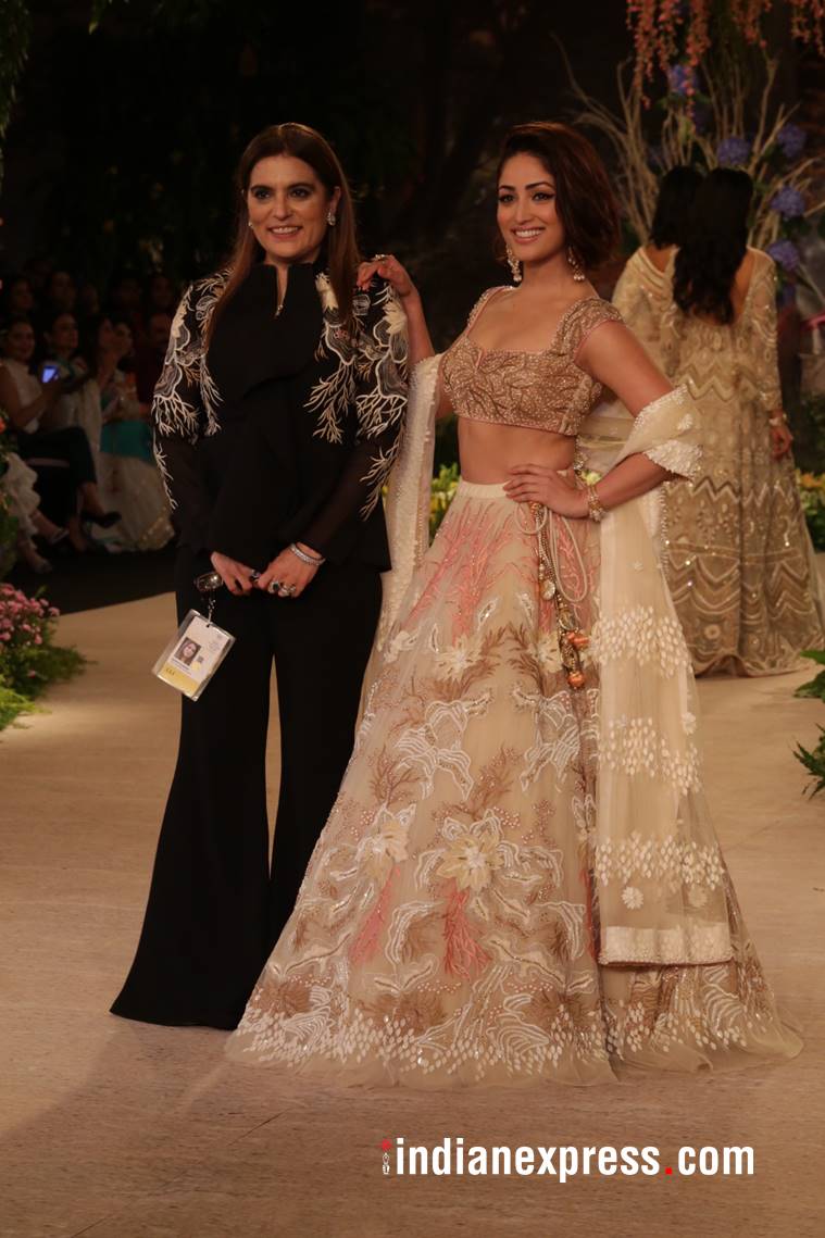Yami Gautam, Yami Gautam latest photos, Yami Gautam India Couture Week 2018, Yami Gautam Reynu Taandon, Yami Gautam bridal lehenga, indian express, indian express news