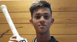 Mumbai cricketer Yashasvi Jaiswal with a bat gifted by Sachin Tendulkar