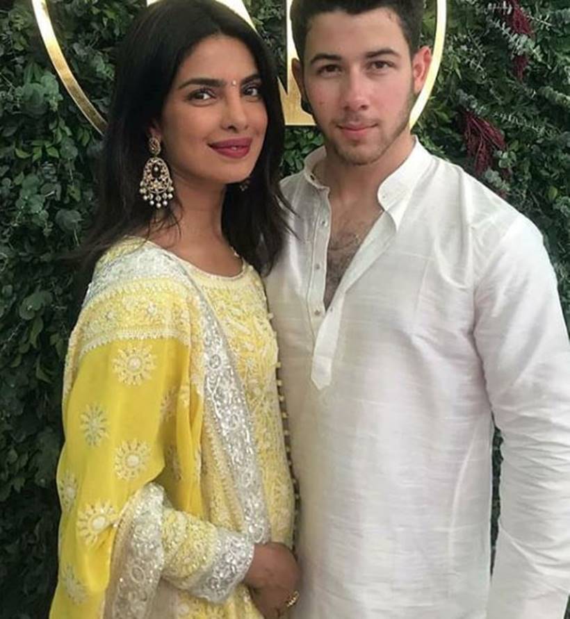 Is Priyanka Chopra showing off a sparkling engagement ring from Nick Jonas?  | 13newsnow.com