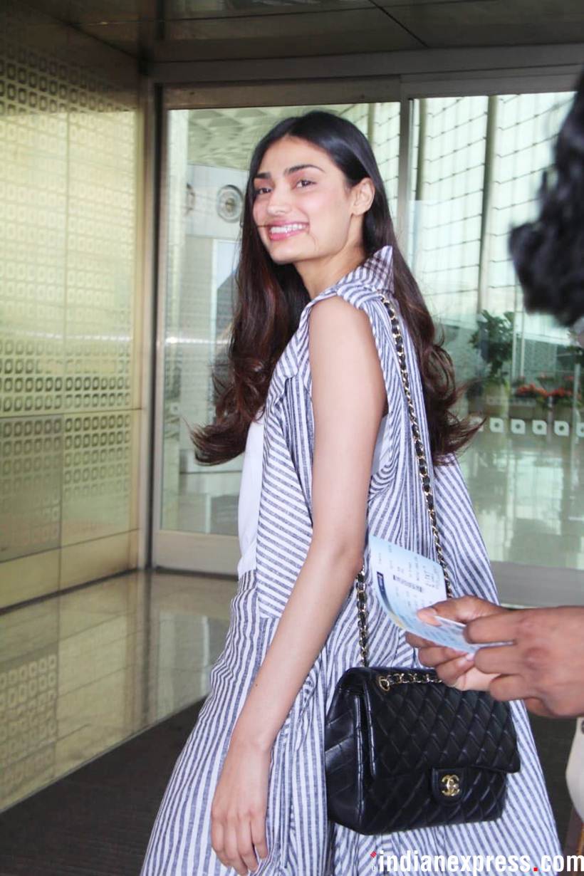 athiya shetty at airport