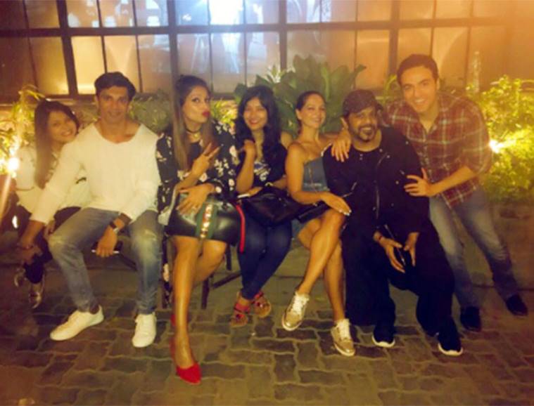 Happy friendship day, Happy friendship day 2018, friendship day 2018, bollywood besties fashion, fashion designers bollywood best friends, manish malhotra janhvi kapoor, alia bhatt masaba gupta, indian express, indian express news