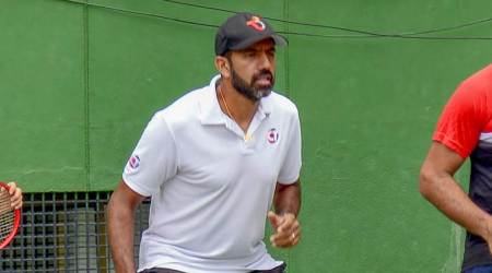 Bangalore: Tennis player Rohan Bopanna (C) with cricketer Robin Uthappa (R) during the launch of  "Cardio Tennis", at Karnataka State Lawn Tennis Association (KSLTA) in Bengaluru on Sunday, July 29, 2018. (PTI Photo)  (PTI7_29_2018_000095A)