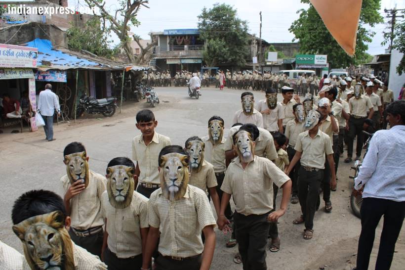 Gujarat school children celebrate 'World Lion Day' in style