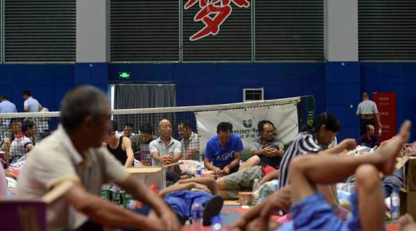 China evacuates 200,000 as typhoon hits east coast