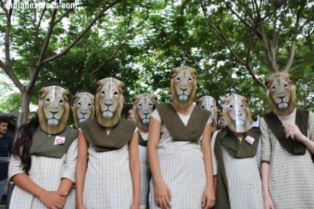 Gujarat school children celebrate 'World Lion Day' in style