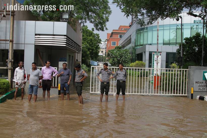 Heavy rains cause waterlogging, disrupt transport in Gurgaon