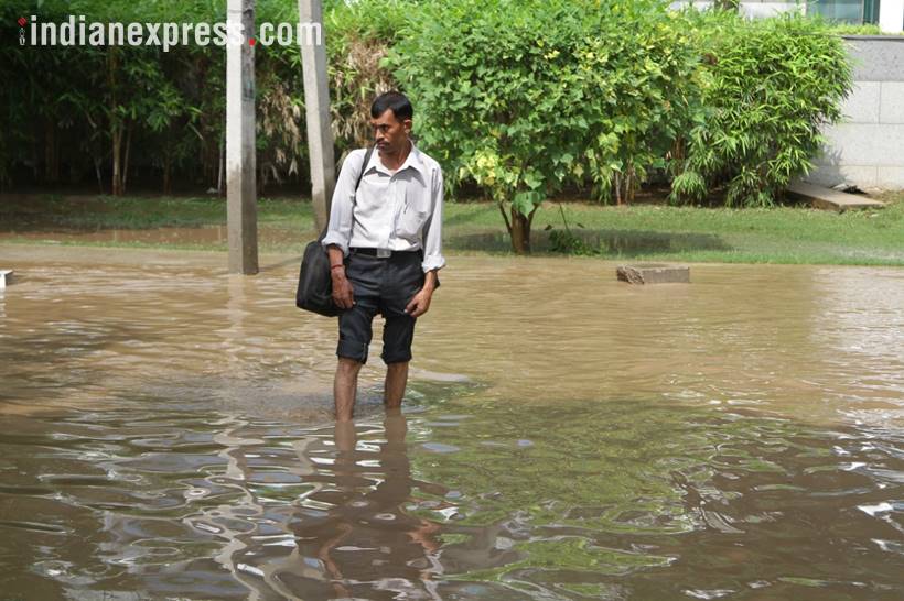 Heavy rains cause waterlogging, disrupt transport in Gurgaon