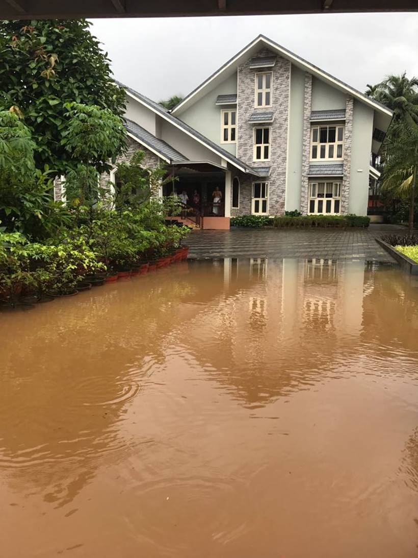 kerala-floods-imd-issues-red-alert-kochi-airport-shut-till-saturday