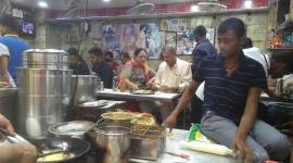 families in food, food, delhi, delhi chaat, paranthas, delhi chandni chowk, chandni chowk food, indian express, indian express news