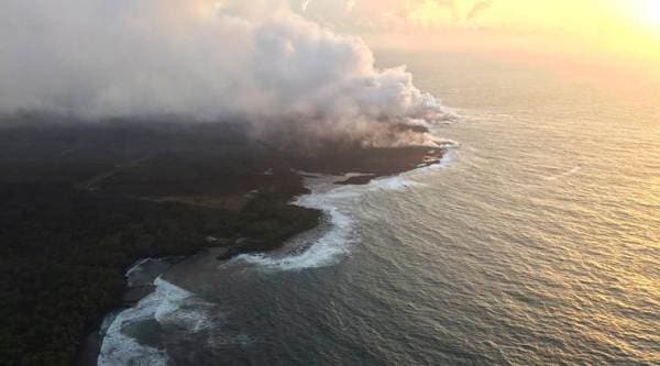 Hector vs Kilauea: Hurricane on track to skirt past Hawaii's erupting volcano