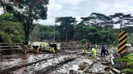US: Hurricane Lane floods homes as some swim in powerful waves