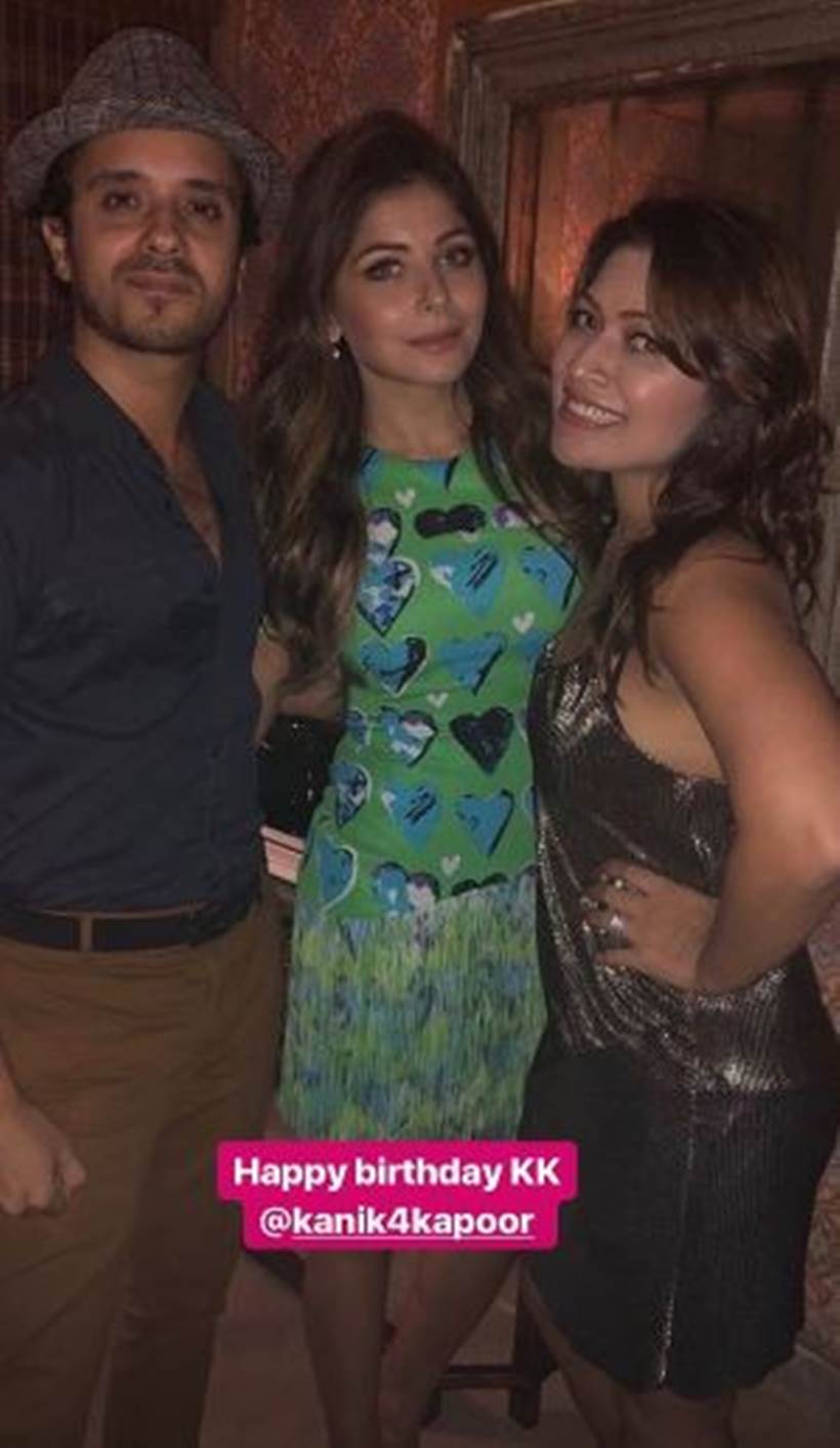 kanika kapoor inside party