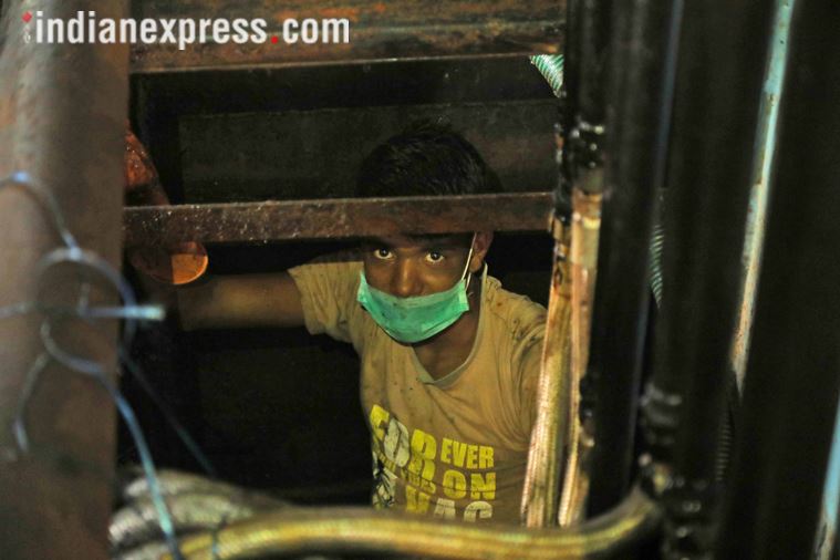 kerala floods, kerala migrants, kerala migrants head back home, kerala rains, kerala disaster, perumbavoor, kerala flood relief, kerala relief camps, kerala bengali migrants