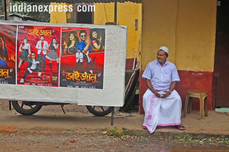 kerala floods, kerala migrants, Kerala floods aftermath, kerala migrants head back home, kerala rains, kerala disaster, perumbavoor, kerala flood relief, kerala relief camps, kerala bengali migrants