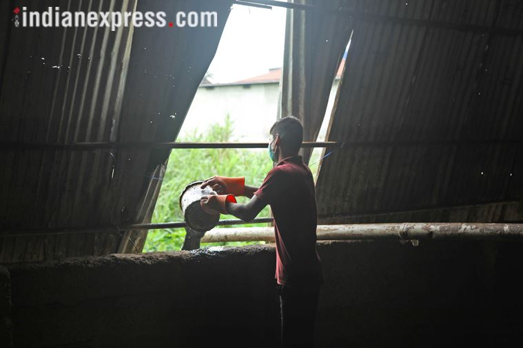 kerala floods, kerala migrants, kerala migrants head back home, kerala rains, kerala disaster, perumbavoor, kerala flood relief, kerala relief camps, kerala bengali migrants